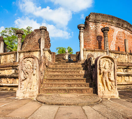 Sigiriya / Polonnaruwa / Minneriya / Sigiriya