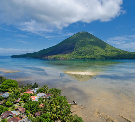 Banda Neira & Mount Api