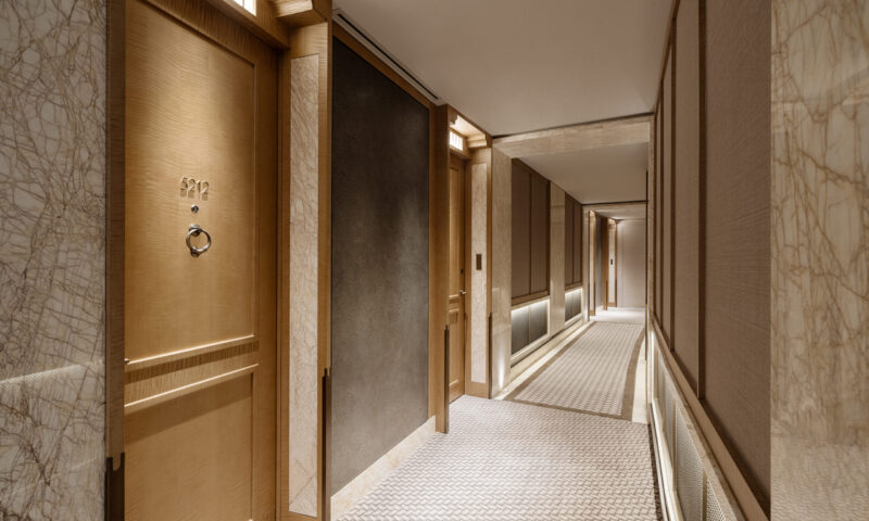 Island shangri-la hotel room corridor