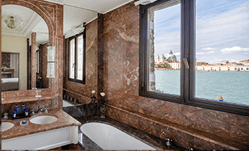 Venice Cipriani Belmond bathroom