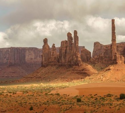 CANYON POINT / MONUMENT VALLEY OR SECRET CANYON OR ANTELOPE CANYON / CANYON POINT