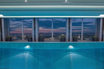 London Shangri-la pool