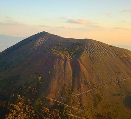 NAPLES / MOUNT VESUVIUS / NAPLES