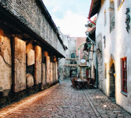 10 MAY 2027 (MON) ARRIVAL IN TALLINN